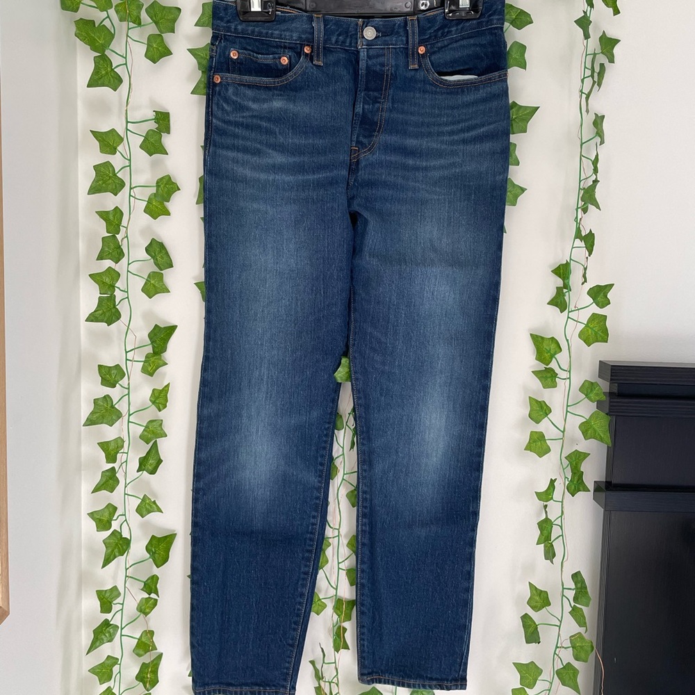Levis Wedgie Jean